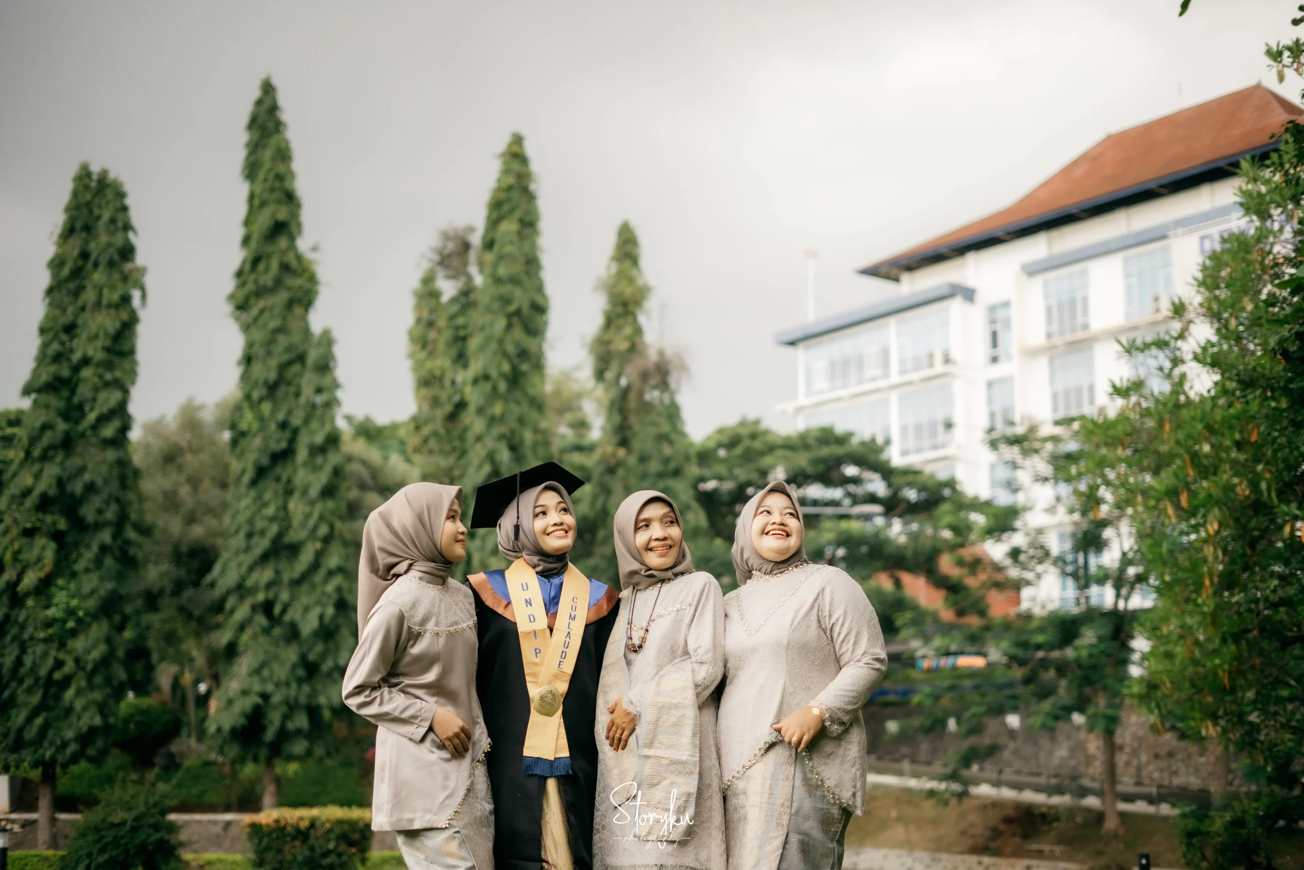 Vendor Fotografer Wisuda Semarang